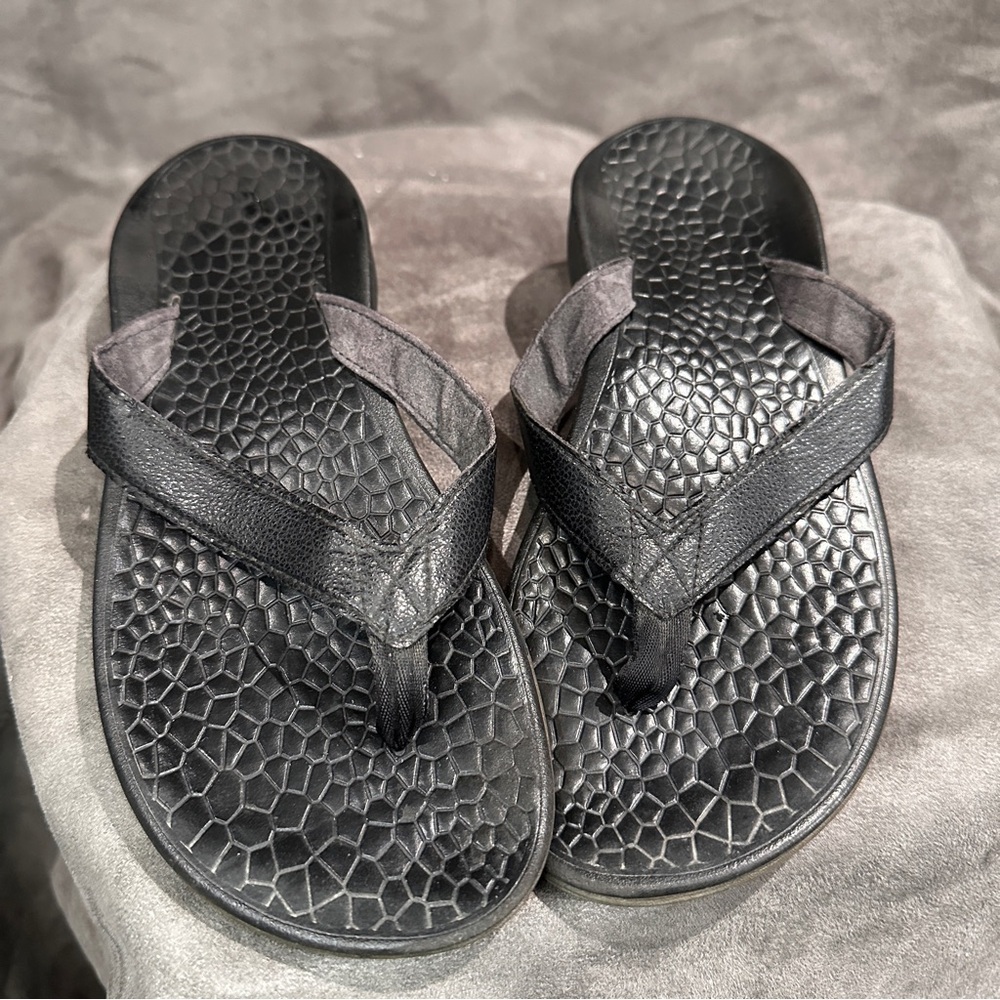 Chaco Classic Flip Flops Black Honeycomb Footbed Gorpcore Men’s 8